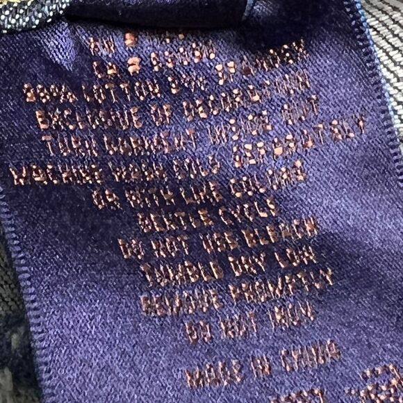 Dereon Beyonce Jean Shorts Women ½ Blue Embroidered Denim Medium Wash Mid Rise - Picture 8 of 12